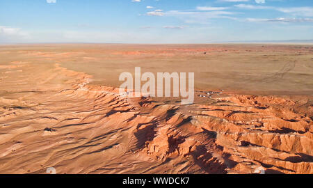 Luftaufnahme der Bayanzag, Flaming Cliffs, Wüste Gobi, Mongolei Stockfoto