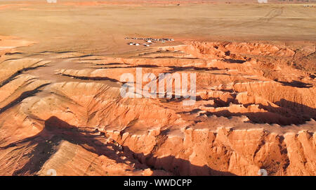 Luftaufnahme der Bayanzag, Flaming Cliffs, Wüste Gobi, Mongolei Stockfoto