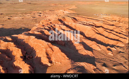 Luftaufnahme der Bayanzag, Flaming Cliffs, Wüste Gobi, Mongolei Stockfoto