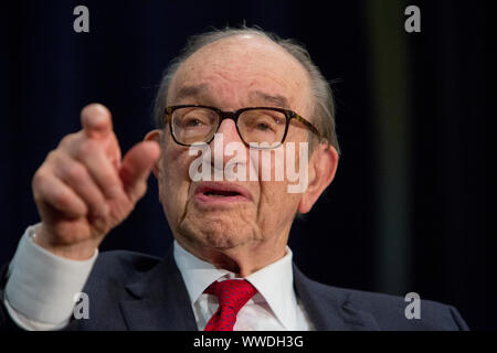 Der ehemalige Vorsitzende der Federal Reserve der USA, Alan Greenspan spricht auf einer Konferenz in der Nationalen Vereinigung der Betriebswirtschaft, NABE. Stockfoto