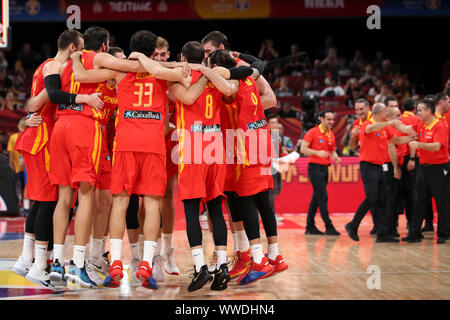 Peking, China. 15 Sep, 2019. Team Spanien feiern, nachdem das Endspiel zwischen Spanien und Argentinien 2019 FIBA-Weltmeisterschaft in Peking, der Hauptstadt von China, Sept. 15, 2019. Credit: Meng Yongmin/Xinhua/Alamy leben Nachrichten Stockfoto