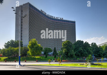 Taschkent, Usbekistan - Juli 8, 2019: Hotel Usbekistan gebaut im sowjetischen Stil im Zentrum von Taschkent. Stockfoto