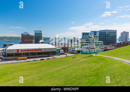 Halifax, Kanada - 19. Juni 2019: Scotiabank Zentrum und Skyline von Halifax, Nova Scotia, Kanada von der Zitadelle Stockfoto