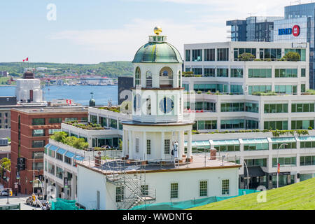 Halifax, Kanada - Juni 19, 2019: Historische Halifax Town Clock Tower auf dem Gelände des Halifax Citadel entfernt Stockfoto