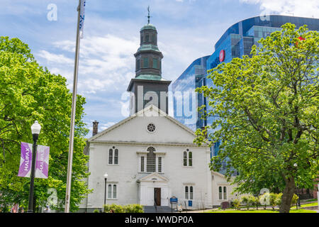 Halifax, Kanada - Juni 19, 2019: Fassade des historischen St Paul's Anglican Church auf der Grand Parade Square in Halifax, Nova Scotia, Kanada Stockfoto