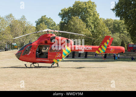 London, Großbritannien. 15. September, 2019. London Air Ambulance in Wellington Arch. Stockfoto