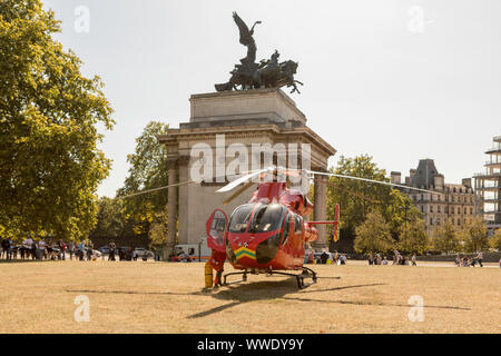 London, Großbritannien. 15. September, 2019. London Air Ambulance in Wellington Arch. Stockfoto