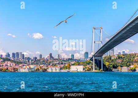 Der 15. Juli Märtyrer Brücke oder den Bosporus Brücke und modernen Istanbul anzeigen Stockfoto