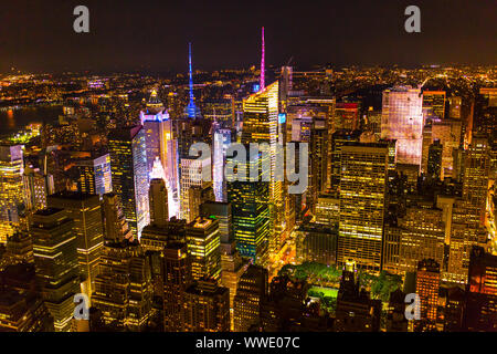 Nacht Panorama von Manhattan in New York City von oben genommen, USA Stockfoto