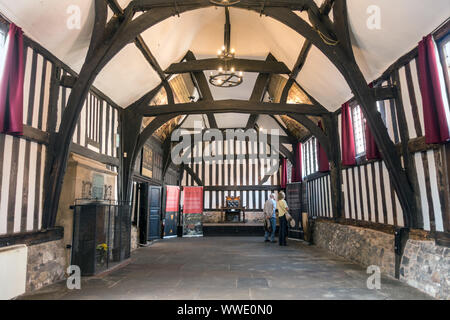 Der Innenraum des 14C große Halle der mittelalterlichen Holz gerahmt Guildhall, Leicester, England, Großbritannien Stockfoto