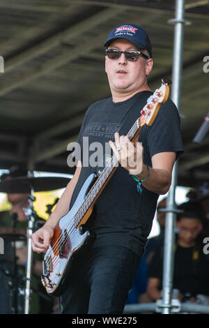 September 14, 2019, Chicago, Illinois, USA: MATT MAGINN von Cursive während der Riot Fest Musik Festival bei Douglas Park in Chicago, Illinois (Bild: © Daniel DeSlover/ZUMA Draht) Stockfoto