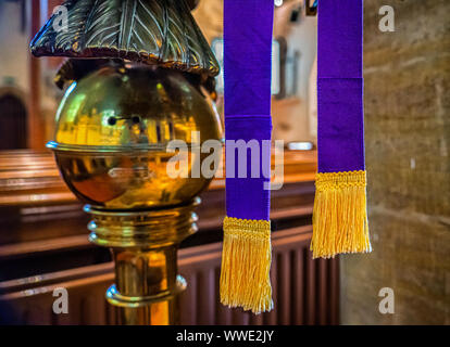 Kirche Rednerpult Bibel markieren Ribbon Stockfoto