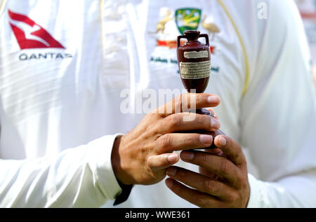 Eine detaillierte Ansicht der Asche Urne als Australien feiern die Beibehaltung der Asche am Ende des fünften Testspiel beim 4. Tag des fünften Testspiel am Kia Oval, London. Stockfoto