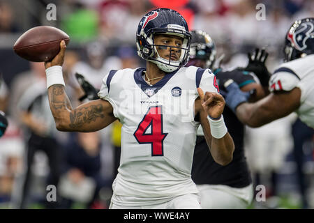 Houston, TX, USA. 15 Sep, 2019. Houston Texans Quarterback Deshaun Watson (4) wirft einen Pass im 1. Quartal ein NFL Football Spiel zwischen der Jacksonville Jaguars und der Houston Texans an NRG Stadion in Houston, TX. Trask Smith/CSM/Alamy leben Nachrichten Stockfoto