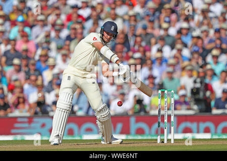 LONDON, ENGLAND. 15. SEPTEMBER 2019: Stuart Breite von England schlagen während Tag vier der 5 Specsavers Asche Test Match, Am Kia Oval Cricket Ground, London, England. Stockfoto