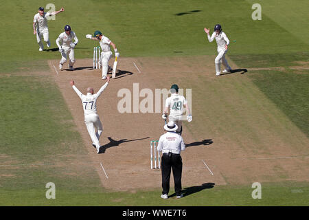 London, Großbritannien. 15 Sep, 2019. Jonny Bairstow von England feiert stumping out Warum nicht Labuschagne von Australien, das Bowling von Jack Leach während Tag vier der 5 Specsavers Asche Test Match, Am Kia Oval Cricket Ground, London, England. Credit: Csm/Alamy leben Nachrichten Stockfoto