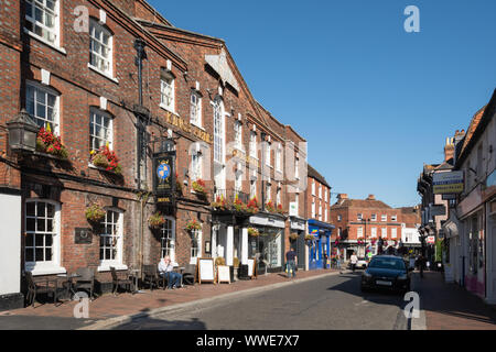 Das Kings Arms Hotel, eine historische Poststation auf der High Street im Zentrum von Godalming, Surrey, Großbritannien Stockfoto