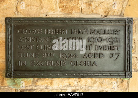 Denkmal für Bergsteiger George Mallory, Assistent Meister, auf Charterhouse School, Surrey, UK, getötet, während der Besteigung des Mount Everest im Jahr 1924 Stockfoto