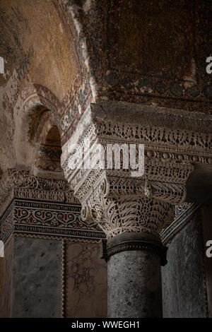 Istanbul, Türkei - 6. August 2019: Ayasofya. Sultan Ahmet Mahallesi, Ayasofya Meydani. Ornament, Muster, Details Elemente der Architektur Lichtstrahl Stockfoto