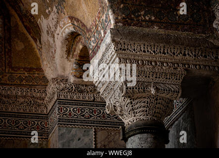 Istanbul, Türkei - 6. August 2019: Ayasofya. Sultan Ahmet Mahallesi, Ayasofya Meydani. Ornament, Muster, Details Elemente der Architektur Lichtstrahl Stockfoto