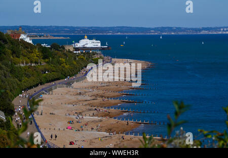 Eastbourne, East Sussex, UK, auf einem der heißesten September Tage im Jahre. 15/09/19. Lange Sommer. Stockfoto