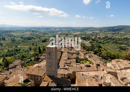 Luftaufnahme von der Altstadt von San Gimignano mit seinen charakteristischen mittelalterlichen Architektur Stockfoto