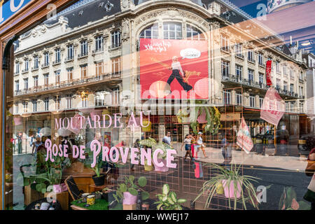 Maille Senf Boutique Shop, Galerie Lafayette Spiegelbild im Schaufenster, Dijon, Burgund, Frankreich Stockfoto