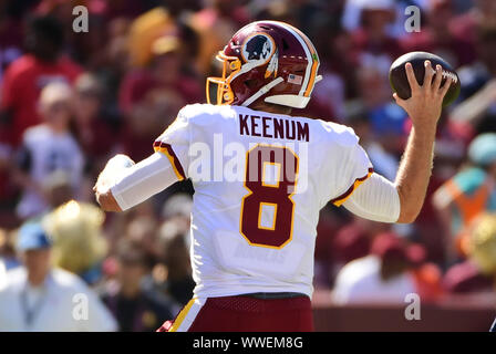 Landrover, Maryland, USA. 15. September, 2019. Washington Redskins quarterback Fall Keenum (8) gegen die Dallas Cowboys im vierten Quartal bei FedEx Field in Landover, Maryland am Sonntag, dem 15. September 2019. Foto von Kevin Dietsch/UPI Quelle: UPI/Alamy leben Nachrichten Stockfoto