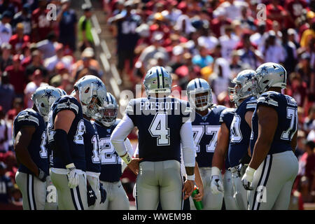 Landrover, Maryland, USA. 15. September, 2019. Dallas Cowboys Quarterback Dak Prescott (4) führt sein Team in der Unordnung, gegen die Washington Redskins an FedEx Field in Landover, Maryland am Sonntag, dem 15. September 2019. Foto von Kevin Dietsch/UPI Quelle: UPI/Alamy leben Nachrichten Stockfoto