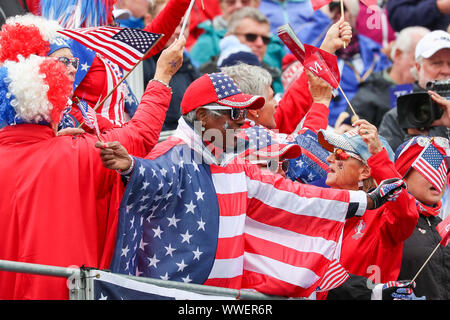 Gleneagles, Großbritannien. 15. September 2019. Am letzten Tag der Solheim Cup Damen Golfturnier zwischen Europa und den Vereinigten Staaten von Amerika gehalten über die PGA Centenary Course, Gleneagles, Schottland, viele der Anhänger kam in ausgefallenen Kostümen und Gesicht Farbe Unterstützung für Ihre Teams zu zeigen. Am Ende, Europa gewann den Wettbewerb und nahm den Kelch von 14 1/2 auf 13 1/2. Credit: Findlay/Alamy Nachrichten Stockfoto