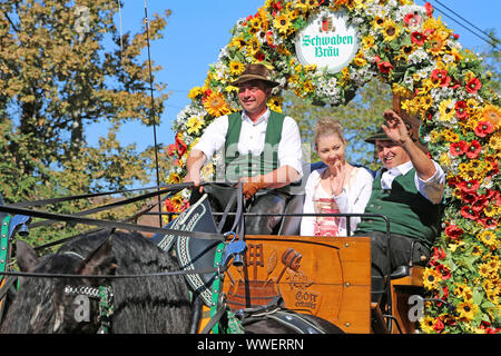 Stuttgart, Germany-September 30, 2018: Bierfest, Festzug mit Pferden Stockfoto