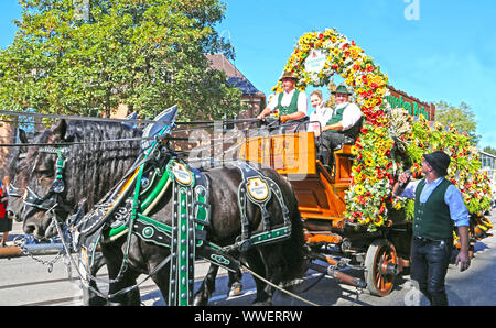 Stuttgart, Germany-September 30, 2018: Bierfest, Festzug mit Pferden Stockfoto