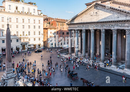 Rom, Italien, 16. Juli 2019: Das Pantheon ist ein berühmtes Monument der antiken römischen Kultur, der Tempel aller Götter Stockfoto