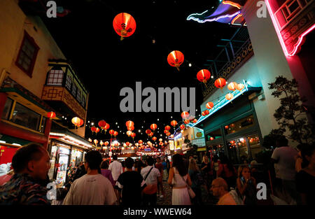 Los Angeles, USA. 14 Sep, 2019. Leute sorgen das Mondfest Feier in Chinatown in Los Angeles, USA, Sept. 14, 2019 statt. Credit: Li Ying/Xinhua/Alamy leben Nachrichten Stockfoto