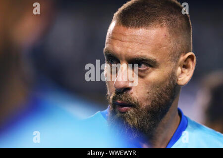 Buens Aires, Argentinien - 15. September 2019: Daniele Di Rossi (Boca) verlassen das Feld in der Bombonera Stadion in Buenos Aires, Argentinien Stockfoto