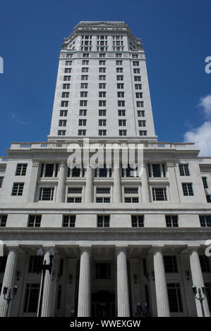 Blick auf die Altstadt - Dade County Courthouse Gebäude in der Innenstadt von Miami, Florida Stockfoto