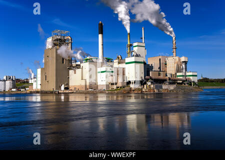 Fällt die Umkehrung, Irving Zellstoff & Papier beschränkt, Saint John, New Brunswick, Kanada Stockfoto