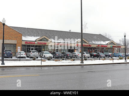 Das Hotel befindet sich an der wichtigsten Einzelhandelsecke der West 25th Avenue und der Lorain Avenue in Ohio City, gegenüber der Innenstadt von Cleveland, die 2019 für die Neuentwicklung des Standorts verkauft wurde. Stockfoto