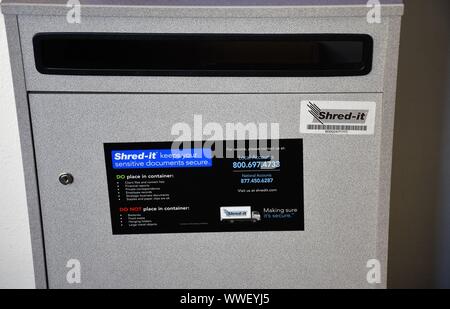 Papierzerkleinerer in Kalifornien High School für das Recycling von Altpapier Stockfoto