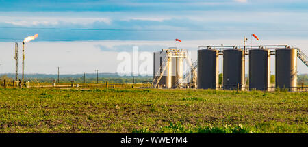 Öl- und Gassammelanlage in Eagle Ford Stockfoto