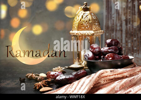 Muslimische Lampe und süßen Termine auf Tisch. Ramadan Feier Stockfoto