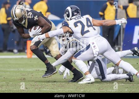 Los Angeles, USA. 15 Sep, 2019. Los Angeles Rams Sicherheit Taylor Rapp (24) schliesst sich an New Orleans Saints wide receiver Michael Thomas (13) an der Los Angeles Memorial Coliseum Los Angeles, Kalifornien am Sonntag, dem 15. September 2019. Die Rams besiegt die Heiligen 27 - 9 Ihr Haus Jahreszeit zu öffnen. Foto von Michael Goulding/UPI Quelle: UPI/Alamy leben Nachrichten Stockfoto