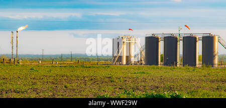 Öl- und Gassammelanlage in Eagle Ford Stockfoto