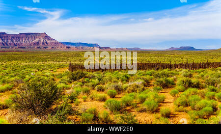 Der Hurrikan Mesa, einem Berg in der Nähe von Mesa Hurrikan in Utah, USA, der in den fünfziger Jahren die 12.000 Fuß Supersonic Military Air Research Track untergebracht Stockfoto