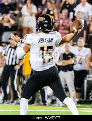 Troy, Alabama, USA. 14 Sep, 2019. Troy Universität Trojaner Gastgeber Universität von Südmississippi goldene Adler am Veterans Memorial Stadium. Südliches Fräulein QB JACK ABRAHAM macht einen Durchgang in der zweiten Hälfte des Spiels. Die goldenen Adler Trojaner outlast in einem 47-42 shootut. Die zwei Mannschaften betrug insgesamt für 1.154 Yards der Gesamthandlung am Tag. Stockfoto