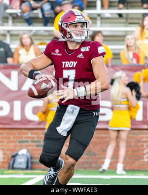 Troy, Alabama, USA. 14 Sep, 2019. Troy Universität Trojaner Gastgeber Universität von Südmississippi goldene Adler am Veterans Memorial Stadium. QB KALEB BARKER bereitet. Die goldenen Adler Trojaner outlast in einem 47-42 shootut. Die zwei Mannschaften betrug insgesamt für 1.154 Yards der Gesamthandlung am Tag. Stockfoto