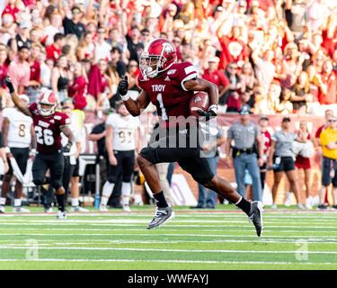 Troy, Alabama, USA. 14 Sep, 2019. Troy Universität Trojaner Gastgeber Universität von Südmississippi goldene Adler am Veterans Memorial Stadium. WR KAYLON GEIGER läuft für TD im 1. Halbjahr. Die goldenen Adler Trojaner outlast in einem 47-42 shootut. Die zwei Mannschaften betrug insgesamt für 1.154 Yards der Gesamthandlung am Tag. Stockfoto