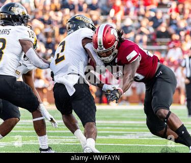 Troy, Alabama, USA. 14 Sep, 2019. Troy Universität Trojaner Gastgeber Universität von Südmississippi goldene Adler am Veterans Memorial Stadium. WR JAYLOND ADAMS erfüllt Trojan Verteidiger in der ersten Hälfte. Die goldenen Adler Trojaner outlast in einem 47-42 shootut. Die zwei Mannschaften betrug insgesamt für 1.154 Yards der Gesamthandlung am Tag. Stockfoto