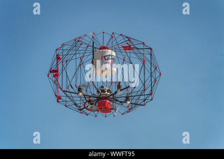 Lausanne, Schweiz. 15 Sep, 2019. Lausanne, Schweiz 2019/09/15: Der Ben&Jerry's Ice Drone, die von der Vaudoise Dromotics und EPFL (Swisstech) entwickelt wurde und während der Drohnen Tage an der Swisstech Open House 2019 vorgestellt (Foto von Eric Dubost/Pacific Press) Quelle: Pacific Press Agency/Alamy leben Nachrichten Stockfoto