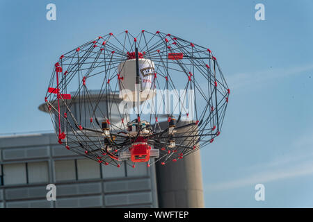 Lausanne, Schweiz. 15 Sep, 2019. Lausanne, Schweiz 2019/09/15: Der Ben&Jerry's Ice Drone, die von der Vaudoise Dromotics und EPFL (Swisstech) entwickelt wurde und während der Drohnen Tage an der Swisstech Open House 2019 vorgestellt (Foto von Eric Dubost/Pacific Press) Quelle: Pacific Press Agency/Alamy leben Nachrichten Stockfoto